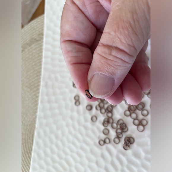 90 Split Rings, 6mm Findings, in Antique Copper Tone for Jewelry Craft Making - Picture 3 of 4